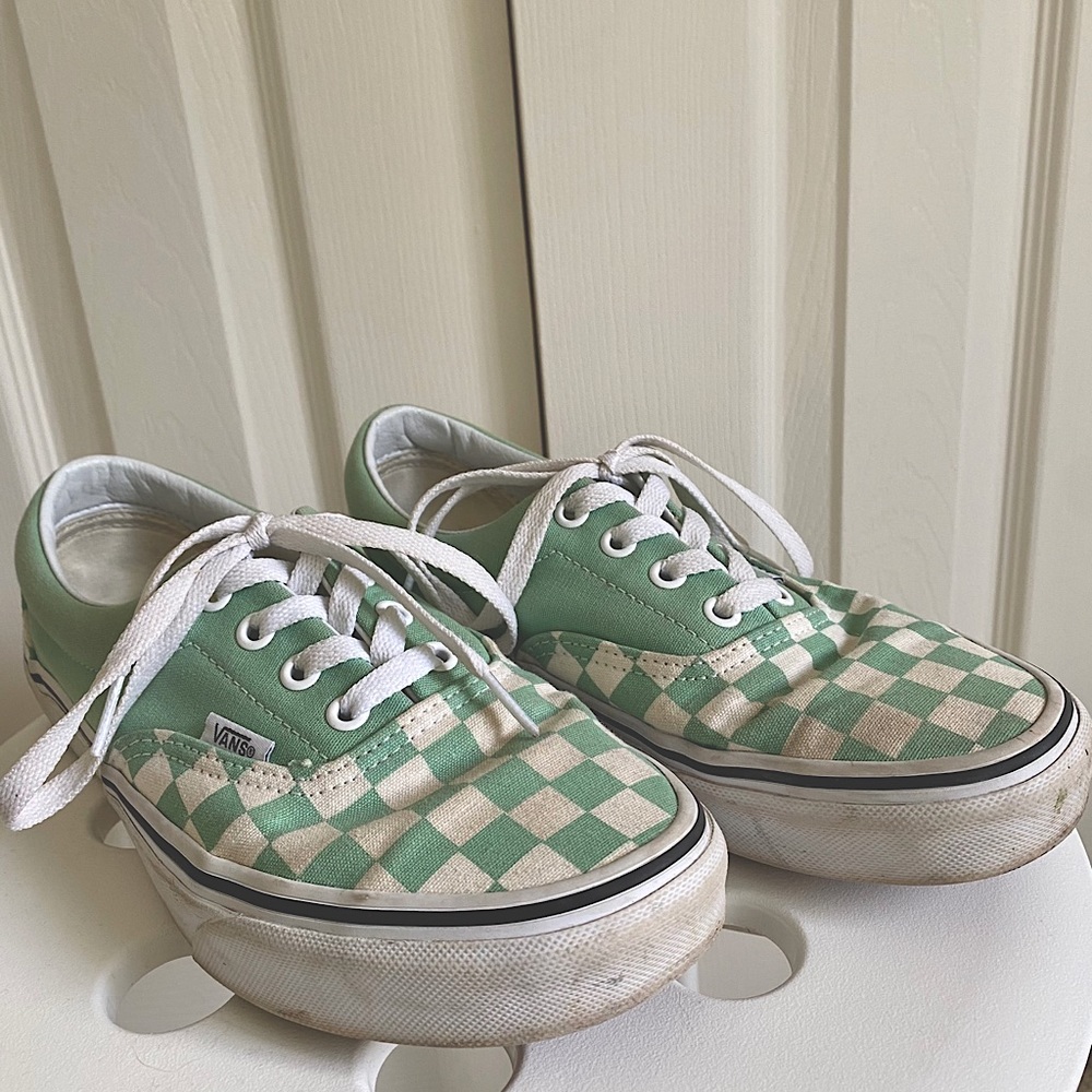 Low lace up checkered vans